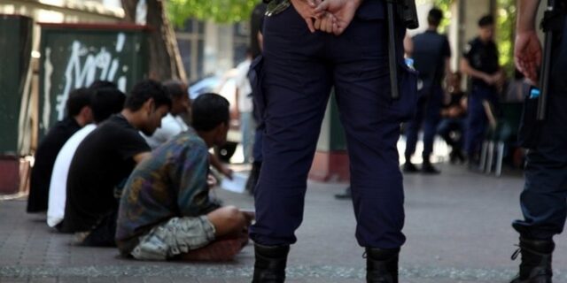 Σκουπίζοντας στην Αθήνα