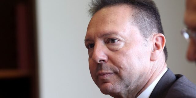 Ανοικτό παραμένει το θέμα των περικοπών στα ειδικά μισθολόγια