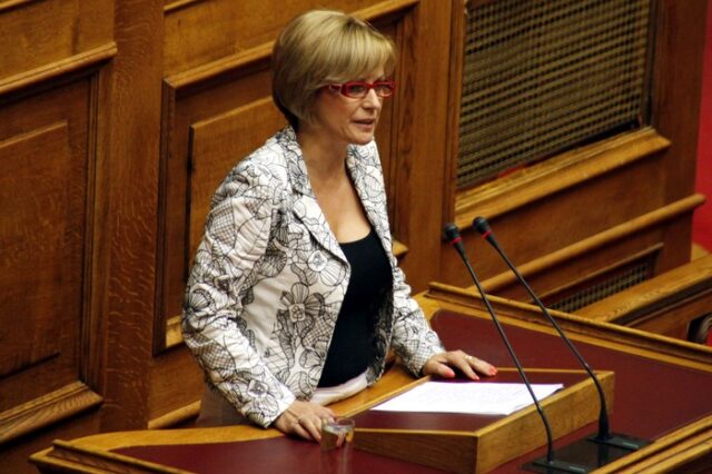Αποχωρεί “από το σημερινό ΠΑΣΟΚ” η βουλευτής Ελένη Τσιαούση