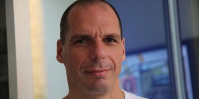 Βαρουφάκης: “Η κυβέρνηση ρίχνει φωτιά στη βενζίνη της ύφεσης”