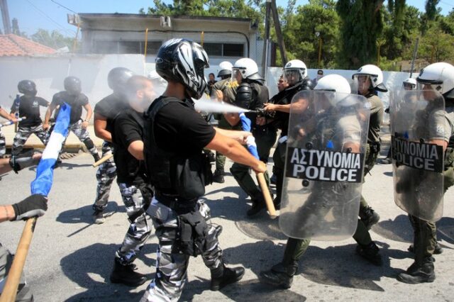 Κόρινθος: Επεισόδια μεταξύ Χρυσής Αυγής – αστυνομικών κατά την επιχείρηση “Ξένιος Ζευς”