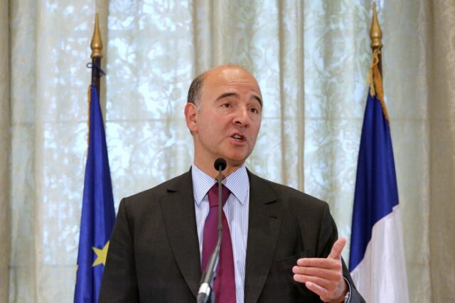 Ο Μοσκοβισί καλεί την ευρωζώνη να μοιραστεί το χρέος
