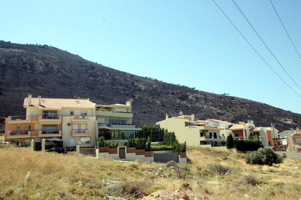 ΥΠΕΚΑ: Μέσω “τράπεζας γης” η οριστική λύση στο θέμα των αυθαιρέτων