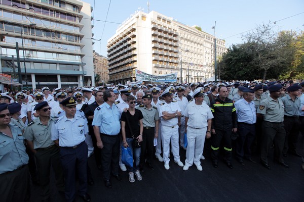 Απαλλαγή ενστόλων από πειθαρχικές ποινές