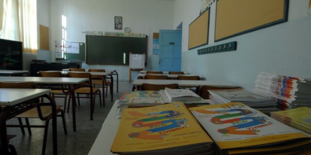 Σε απεργία διαρκείας δάσκαλοι και καθηγητές