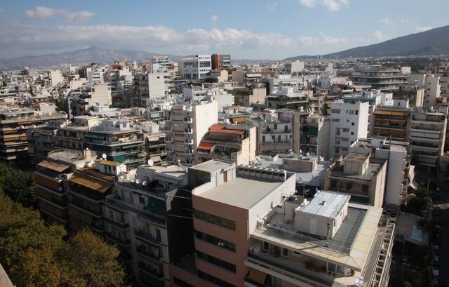 Το ένα τρίτο της αξίας τους έχουν χάσει τα ακίνητα την τελευταία τριετία, σύμφωνα με την ΤτΕ