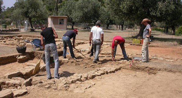 Το κράτος αρνείται σε αρχαιολόγο να εργαστεί με μειωμένες αποδοχές