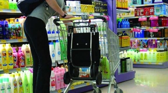 Ίδια προϊόντα, ίδια σουπερμάρκετ περισσότερα χρήματα από ταμείο σε ταμείο