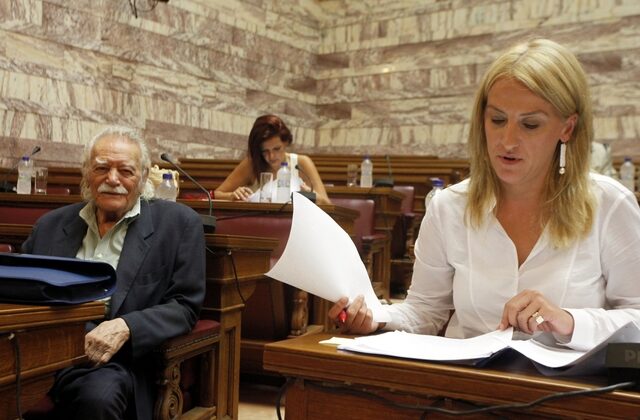 Δούρου: Μόνο καταδικάζοντας τη βία δεν σταματούν τα καλάσνικοφ