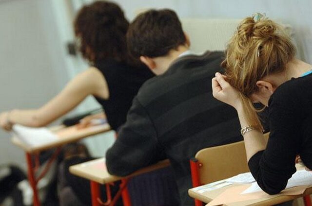 Στον ”αέρα” η εξεταστική στα ΑΕΙ