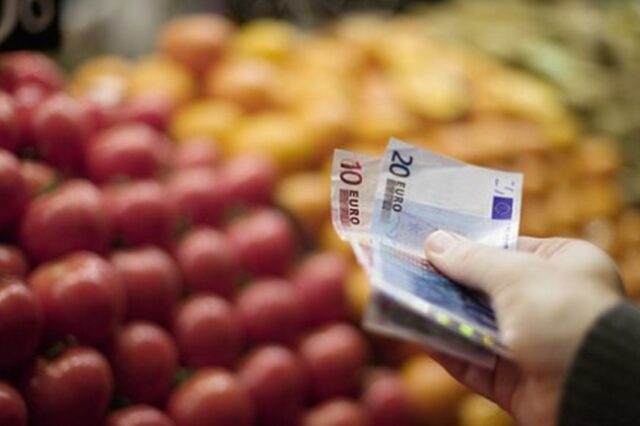 Με 2,9 δισεκατομμύρια θα επιβαρυνθούν το 2013 οι φορολογούμενοι