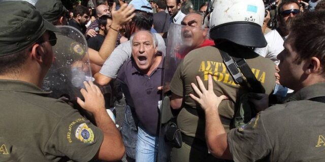Independent: Διάσωση αλά Ισπανικά για την κρίση χρέους στην Ελλάδα