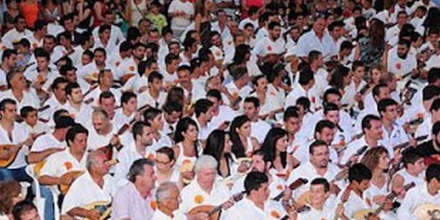 Για το ρεκόρ Γκίνες η μαντολινάτα του Ηρακλείου