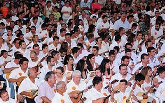 Για το ρεκόρ Γκίνες η μαντολινάτα του Ηρακλείου