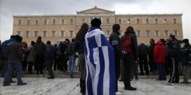 Η Ευρωζώνη εξετάζει και νέο κούρεμα του ελληνικού χρέους