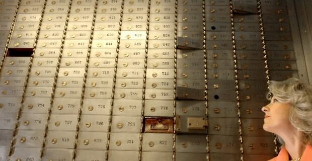 Έλεγχοι σε 54.000 άτομα για εμβάσματα στο εξωτερικό