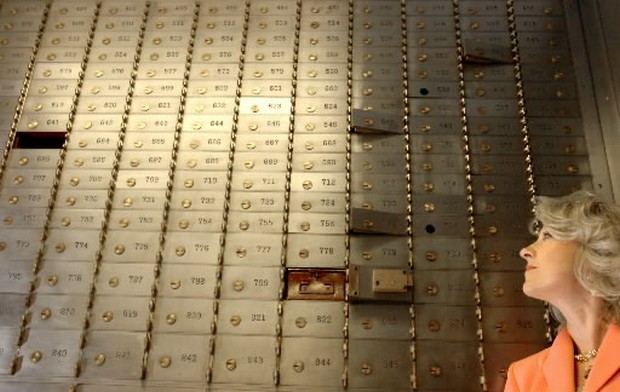 Έλεγχοι σε 54.000 άτομα για εμβάσματα στο εξωτερικό