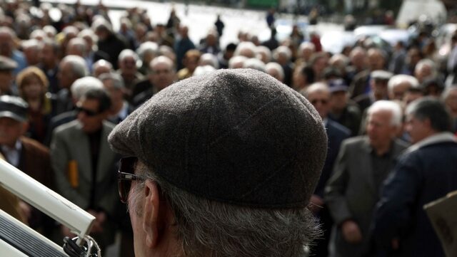 Μισός μισθός και επιδόματα μέχρι να βγει η σύνταξη