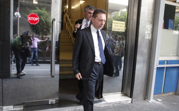 Στα 3 δισ. ευρώ η “τρύπα” για να κλείσουν τα μέτρα