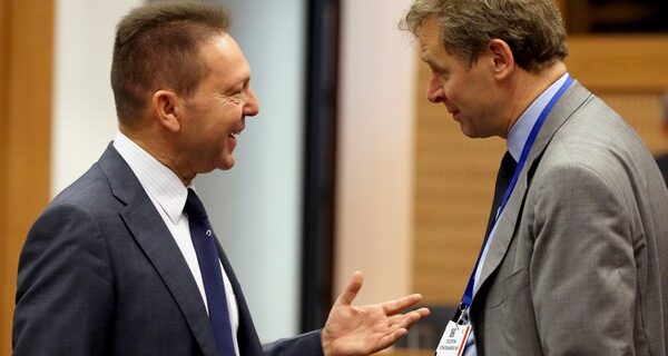 Στουρνάρας σε Τόμσεν: Που το πας, θέλεις να ρίξεις την κυβέρνηση;