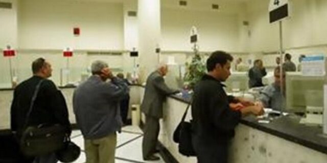 Διευθυντής τράπεζας σε σπείρα που σήκωνε χρήματα από λογαριασμό νεκρού