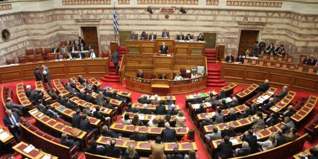 Κωνσταντόπουλος: Εξώδικα σε ΥΠΟΙΚ και ΣΔΟΕ