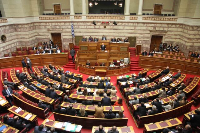 Κωνσταντόπουλος: Εξώδικα σε ΥΠΟΙΚ και ΣΔΟΕ
