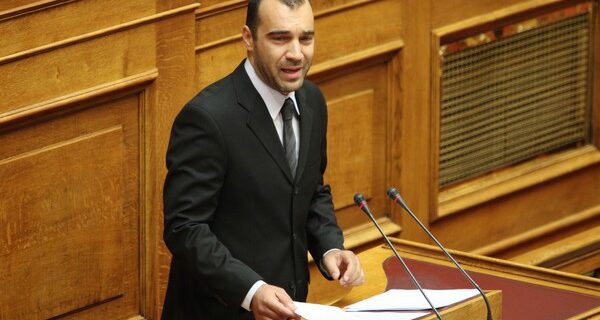 Μετά τους μικρούς μαθητές η Χρυσή Αυγή ζητά και απογραφή φοιτητών