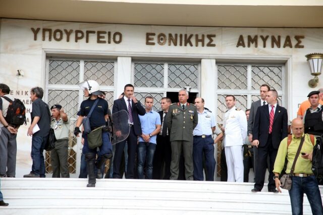 Η εκδοχή του ΥΕΘΑ για τα επεισόδια