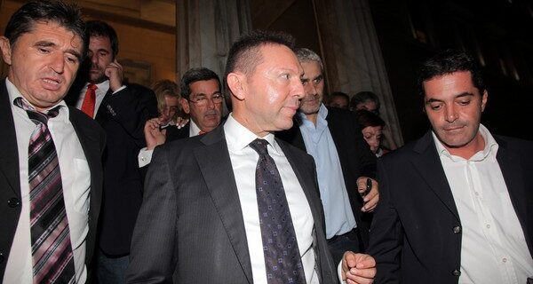 Αδιέξοδο στις συζητήσεις γιατρών, δικηγόρων με Στουρνάρα