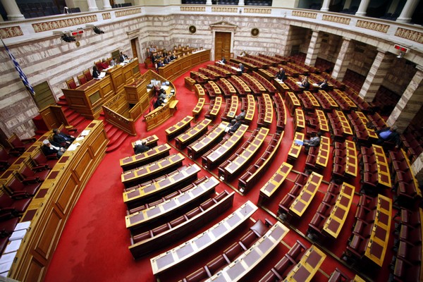 Μειώνεται κατά 22 εκατ. ευρώ ο προϋπολογισμός της Βουλής
