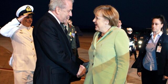 “Ξεγυμνώνοντας” την επίσκεψη της Μέρκελ