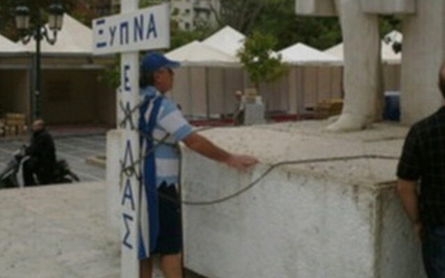 Αλυσοδέθηκε, πήρε το σταυρό στην πλάτη και γύριζε ξυπόλητος τη Θεσσαλονίκη!