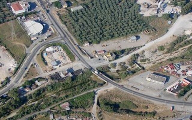 Γκρέμισε το αυθαίρετο σπίτι του για να προλάβει το πρόστιμο