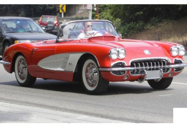 Η ρετρό Corvette C1 του Τζόρτζ Κλούνει