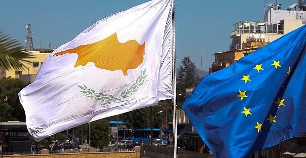 Οι Ελληνοκύπριοι ”ψηφίζουν” Μνημόνιο