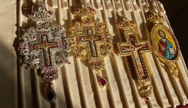 Εκκλησία Ελλάδος: Διαγωνισμός για πολυτελή εγκόλπια παρά την πτώχευση