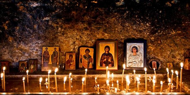 Die Zeit: Η πλούσια ελληνική εκκλησία δεν βοηθάει τους φτωχούς Έλληνες