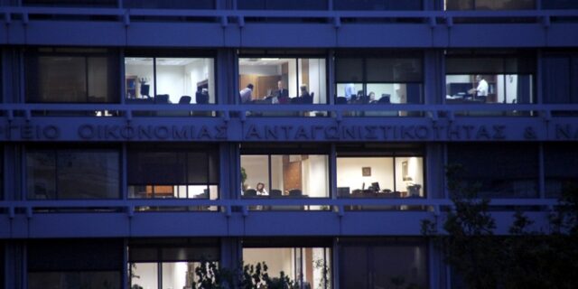 Αγώνας δρόμου για συμφωνία και εκταμίευση δόσης