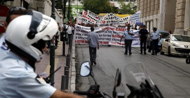 Άνοιξε η λεωφόρος Σταδίου – Συναντώνται με τον υπ. Εργασίας οι ελεύθεροι επαγγελματίες