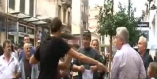 Πάτρα: Επιτίθενται σε μέλος του ΠΑΣΟΚ μπροστά στην ανήλικη κόρη του