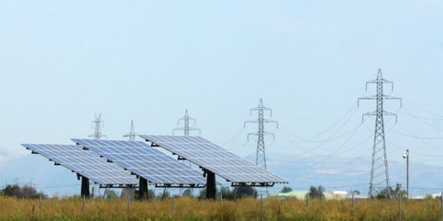 Αδιαφανείς συμβάσεις σε βάρος καταναλωτών από τη ΔΕΗ