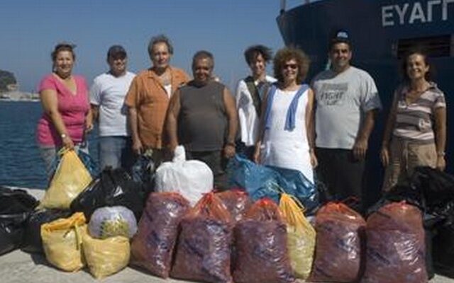 65.000 πλαστικά καπάκια από τη Σκόπελο για ένα αναπηρικό καρότσι στη Λαμία
