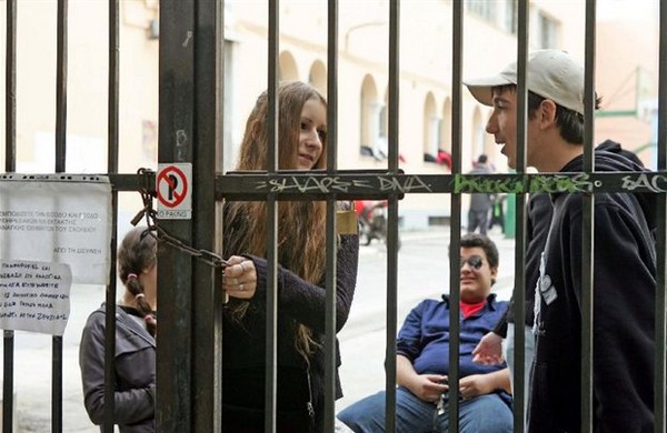 Πατέρας έδειρε καταληψία και Γυμνασιάρχη!