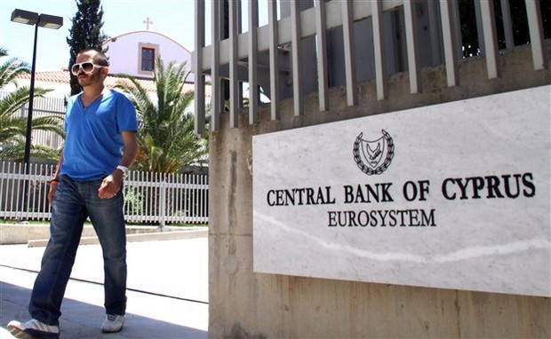 Οι “μαχαραγιάδες” Τραπεζίτες της Κύπρου – Τι μισθούς λαμβάνουν