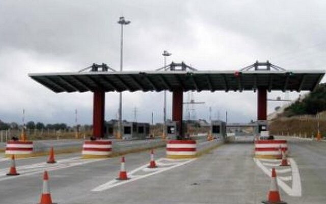 Έπεσε θύμα ξυλοδαρμού και ληστείας ενώ άλλαζε λάστιχο