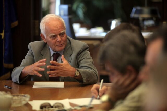 Μανιτάκης: ”Δεν προχωράμε με το φόβητρο των απολύσεων”