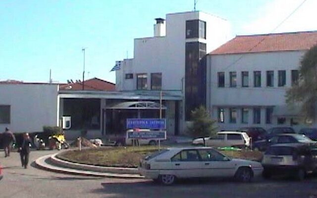 Ήθελαν να…κατασκηνώσουν στο προαύλιο του νοσοκομείου