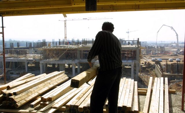 “Βουτιά” στην οικοδομική δραστηριότητα και τον Αύγουστο του 2013