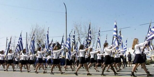 Συνθήματα υπέρ της Χρυσής Αυγής σε πρόβα παρέλασης δημοτικού